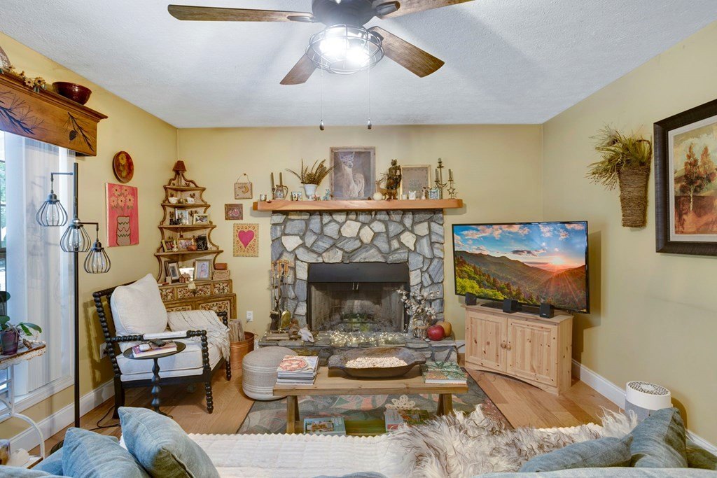 Blairsville, Georgia, 30512, United States, 3 Bedrooms Bedrooms, ,3 BathroomsBathrooms,Residential,For Sale,1889630