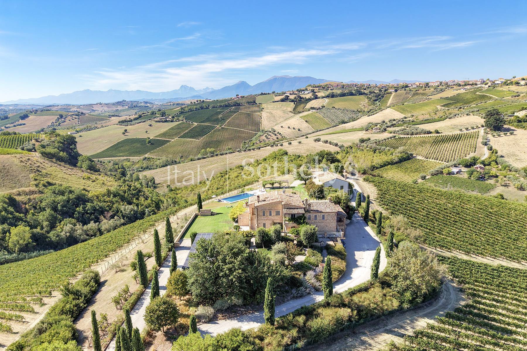  Country estate with vineyards and pool in Le Marche - 物件實景