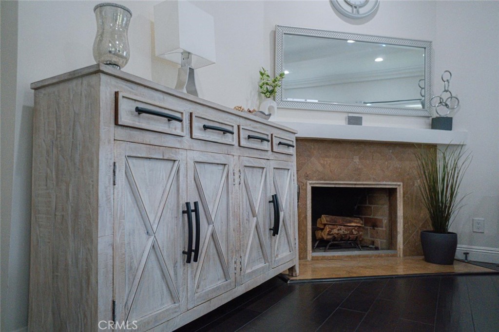 Los Angeles, California, 90043, United States, 3 Bedrooms Bedrooms, ,2 BathroomsBathrooms,Residential,For Sale,1981905