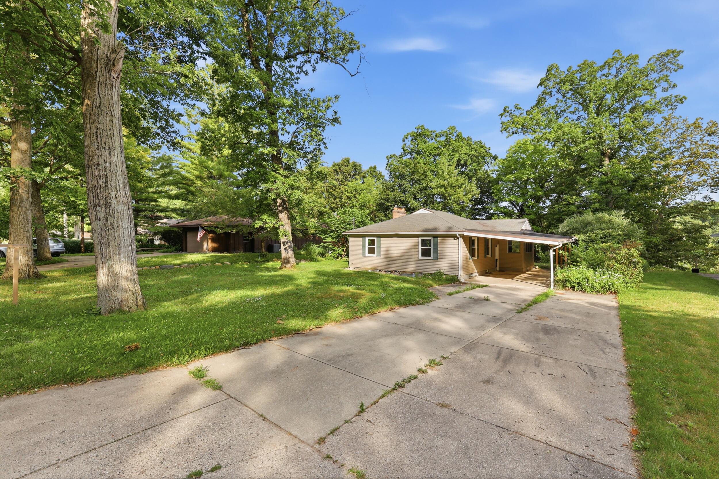 Cascade Springs Dr, Grand Rapids, MI 49546 #1