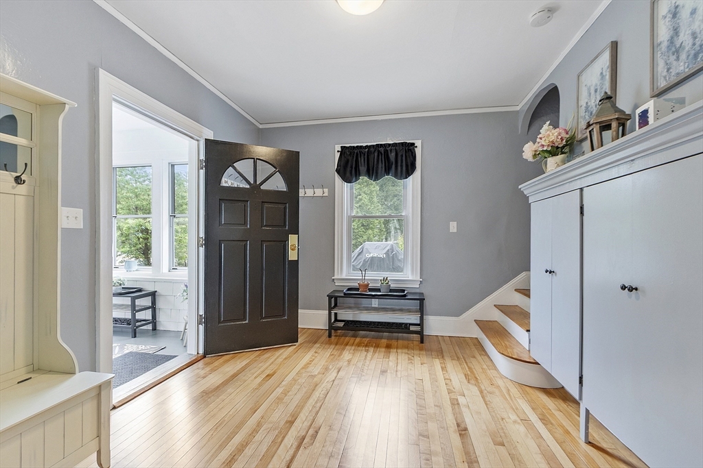 Lunenburg, Massachusetts, 01462, United States, 4 Bedrooms Bedrooms, ,2 BathroomsBathrooms,Residential,For Sale,1876161