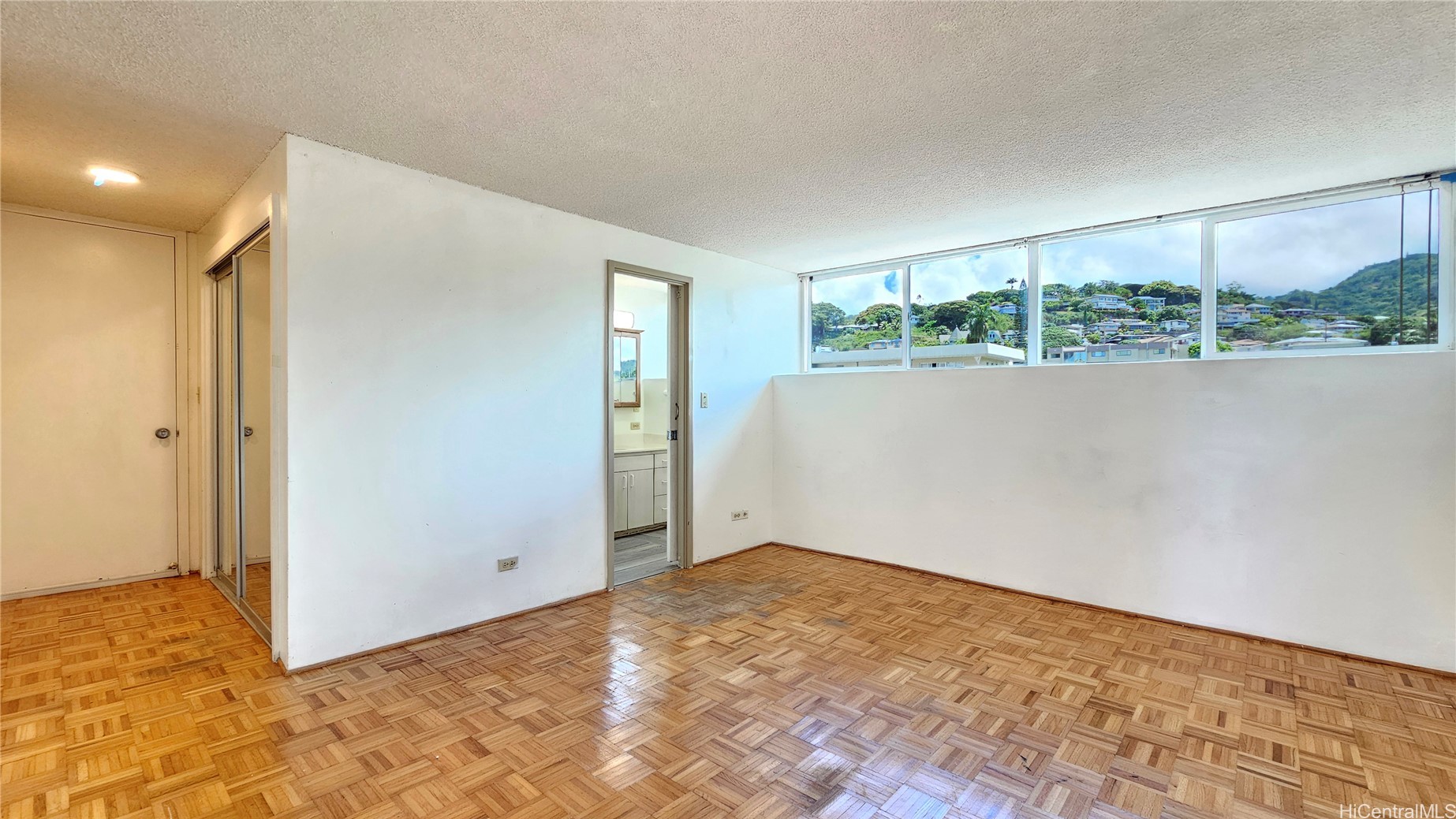 Honolulu, Hawaii, 96822, United States, 2 Bedrooms Bedrooms, ,2 BathroomsBathrooms,Residential,For Sale,1868361