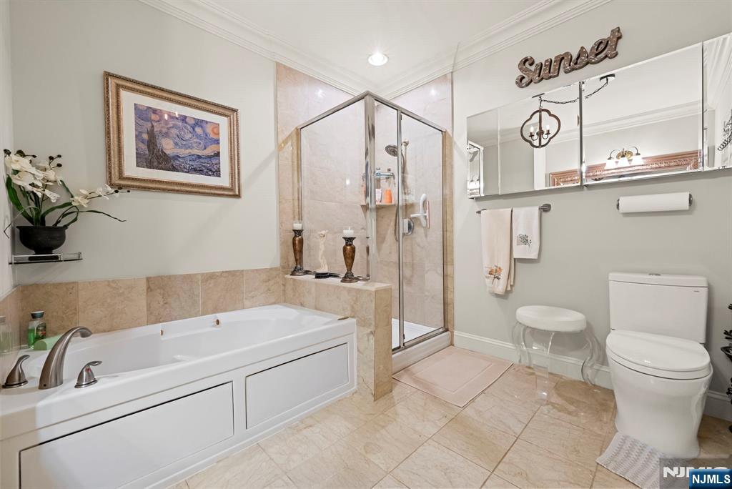 Edgewater, New Jersey, 07020, United States, 2 Bedrooms Bedrooms, ,2 BathroomsBathrooms,Residential,For Sale,1934539