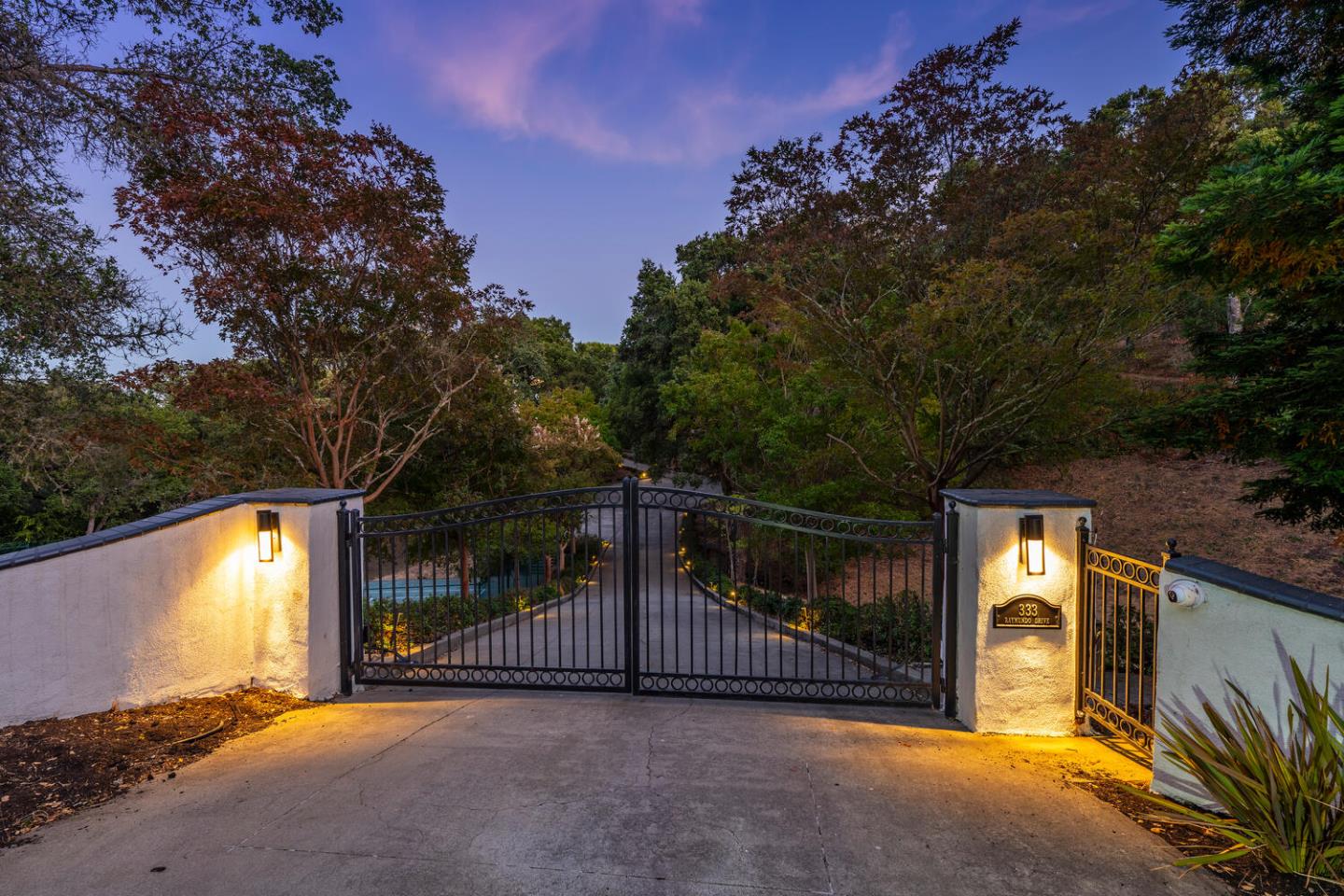 Woodside, California, 94062, United States, 4 Bedrooms Bedrooms, ,5 BathroomsBathrooms,Residential,For Sale,1911860