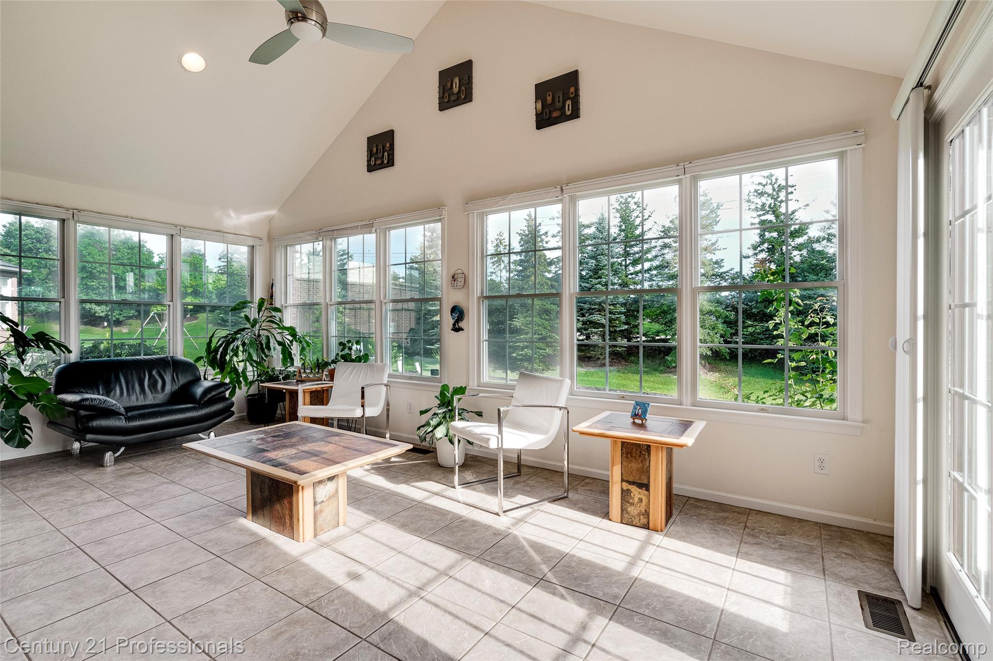Novi, Michigan, 48374, United States, 4 Bedrooms Bedrooms, ,5 BathroomsBathrooms,Residential,For Sale,1904445