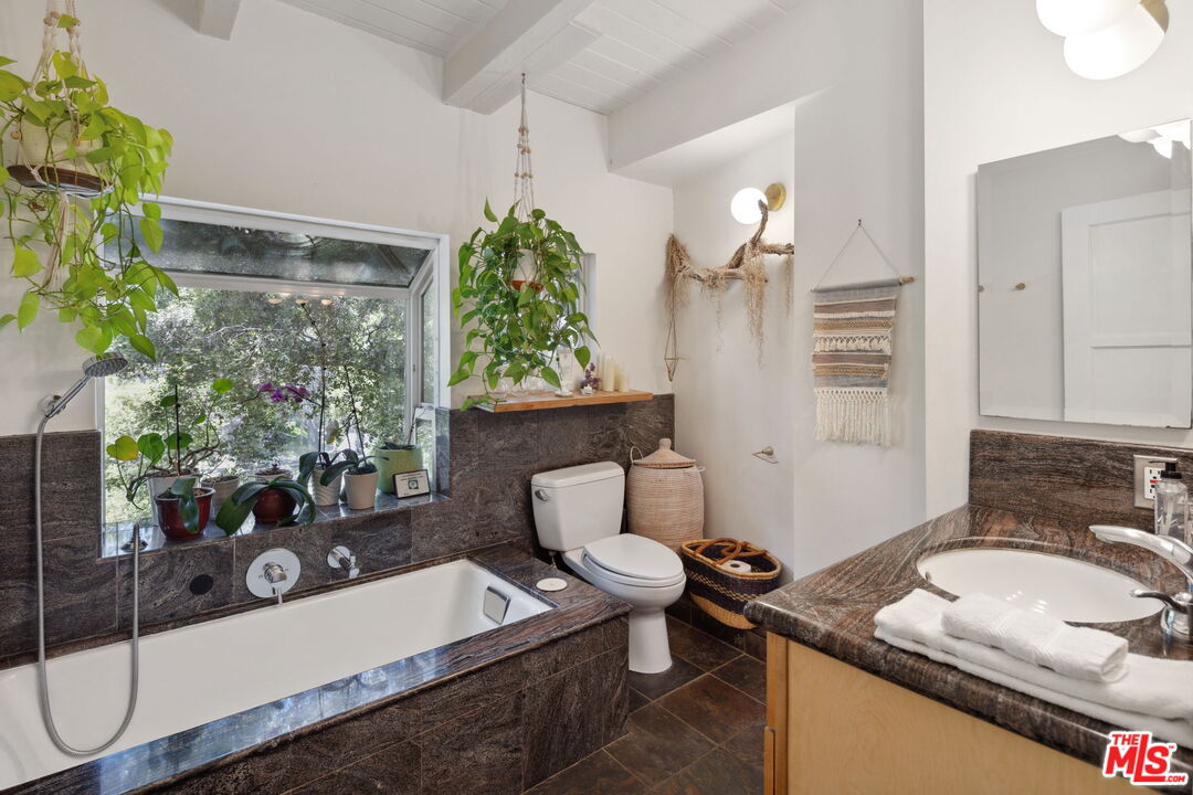 Topanga, California, 90290, United States, 4 Bedrooms Bedrooms, ,3 BathroomsBathrooms,Residential,For Sale,1795536
