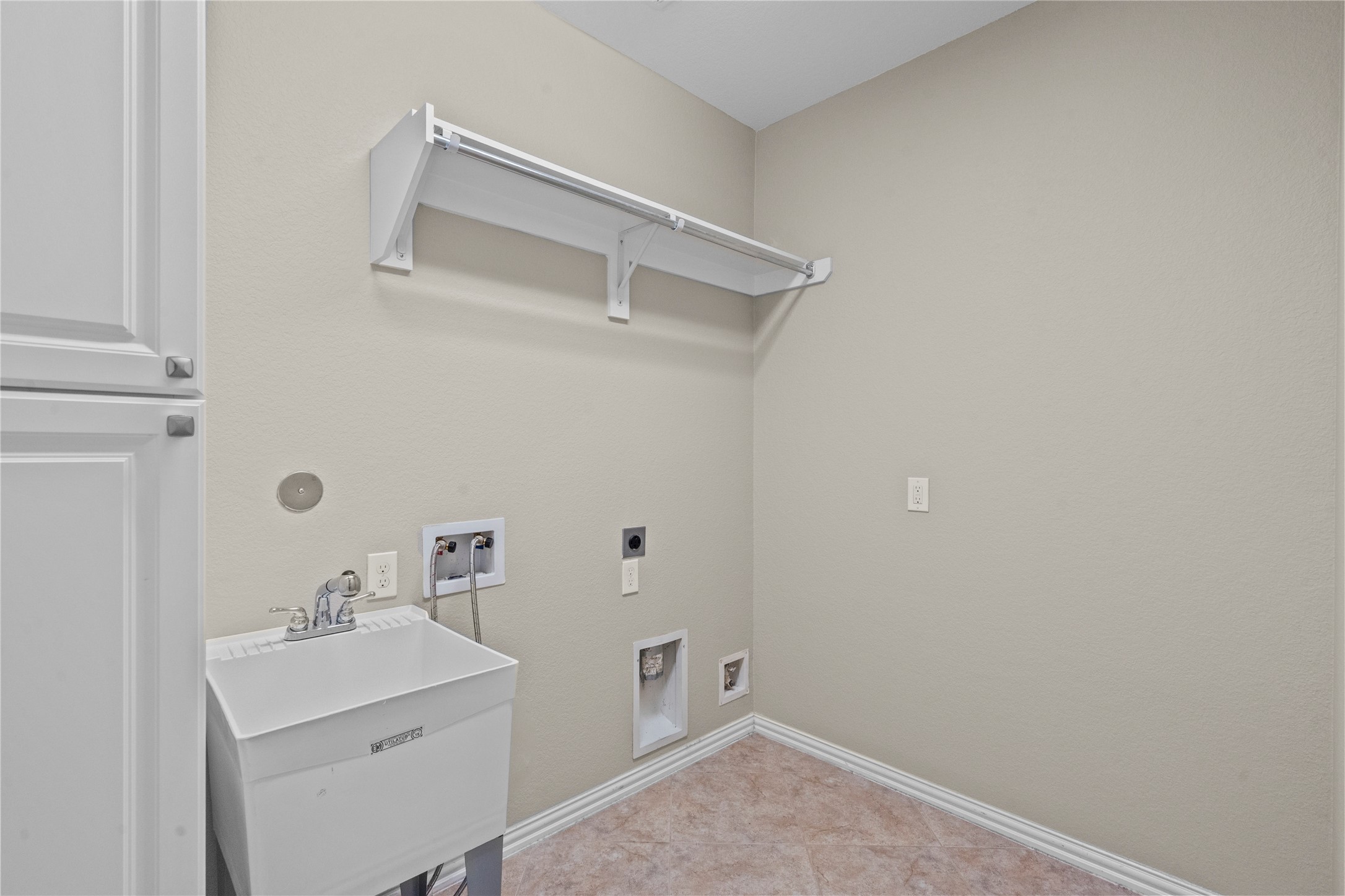 Manvel, Texas, 77578, United States, 4 Bedrooms Bedrooms, ,4 BathroomsBathrooms,Residential,For Sale,1903247