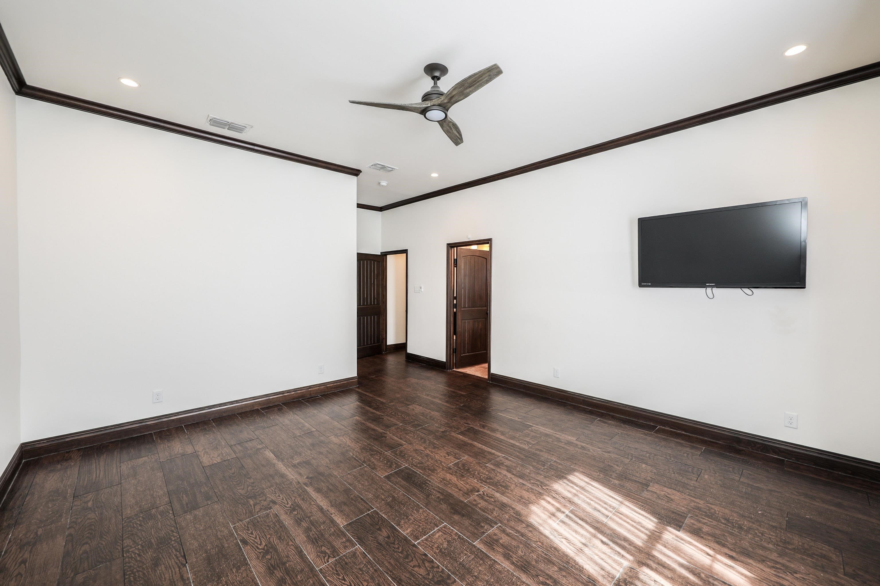 Laredo, Texas, 78041, United States, 4 Bedrooms Bedrooms, ,5 BathroomsBathrooms,Residential,For Sale,1989337