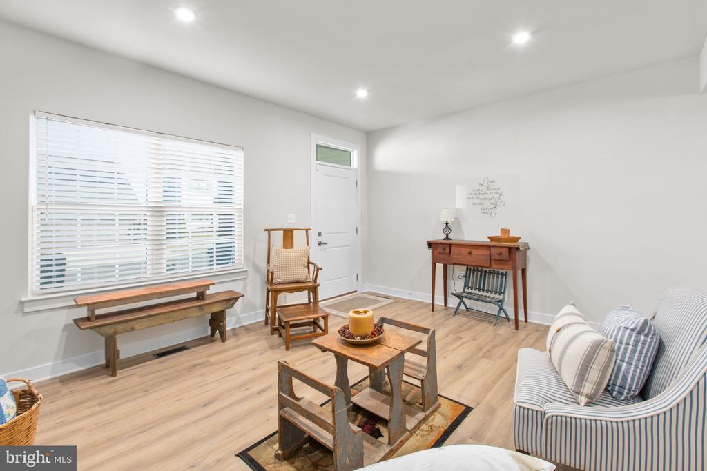 Fredericksburg, Virginia, 22401, United States, 4 Bedrooms Bedrooms, ,4 BathroomsBathrooms,Residential,For Sale,1999517