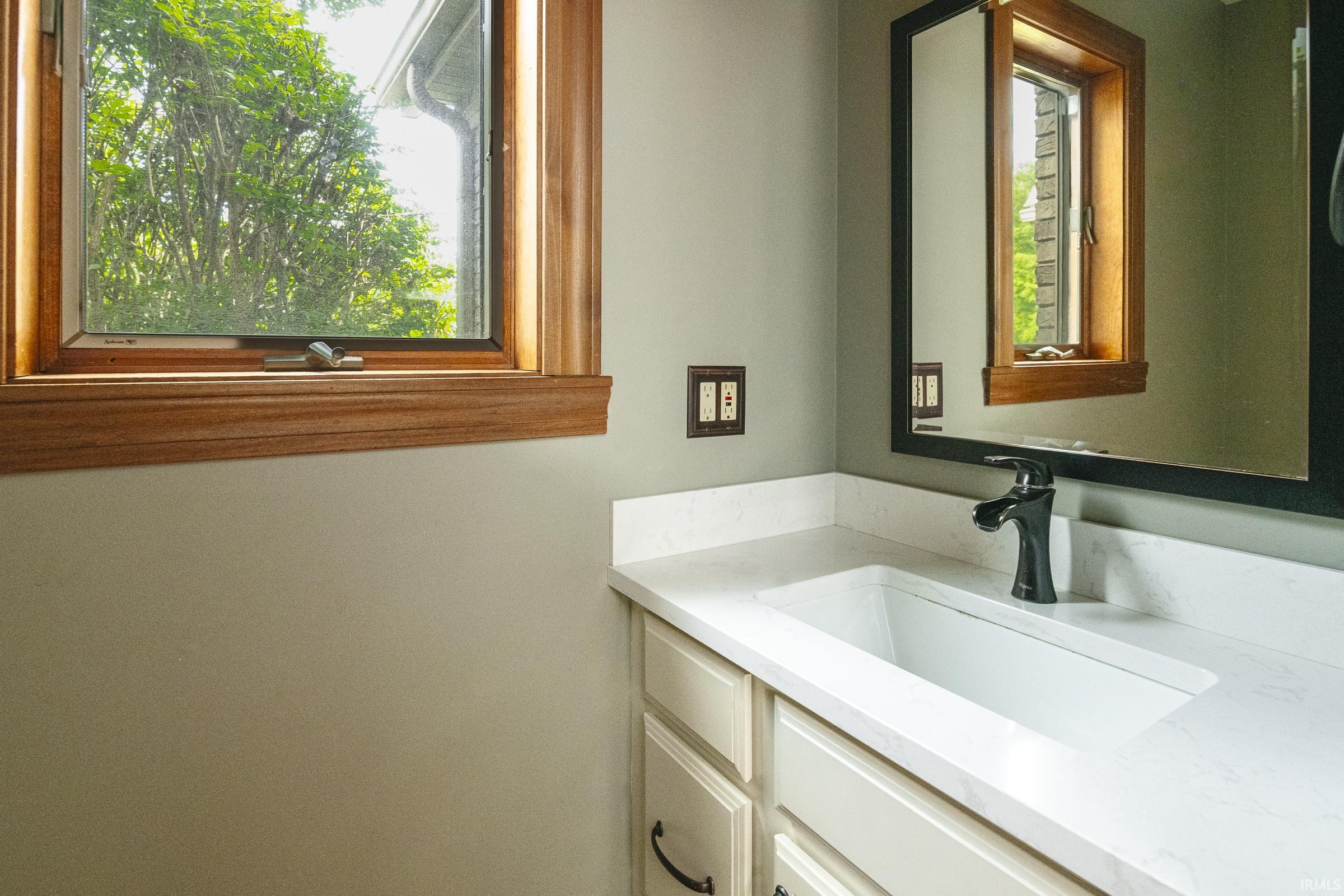 Bloomington, Indiana, 47404, United States, 4 Bedrooms Bedrooms, ,6 BathroomsBathrooms,Residential,For Sale,2005085