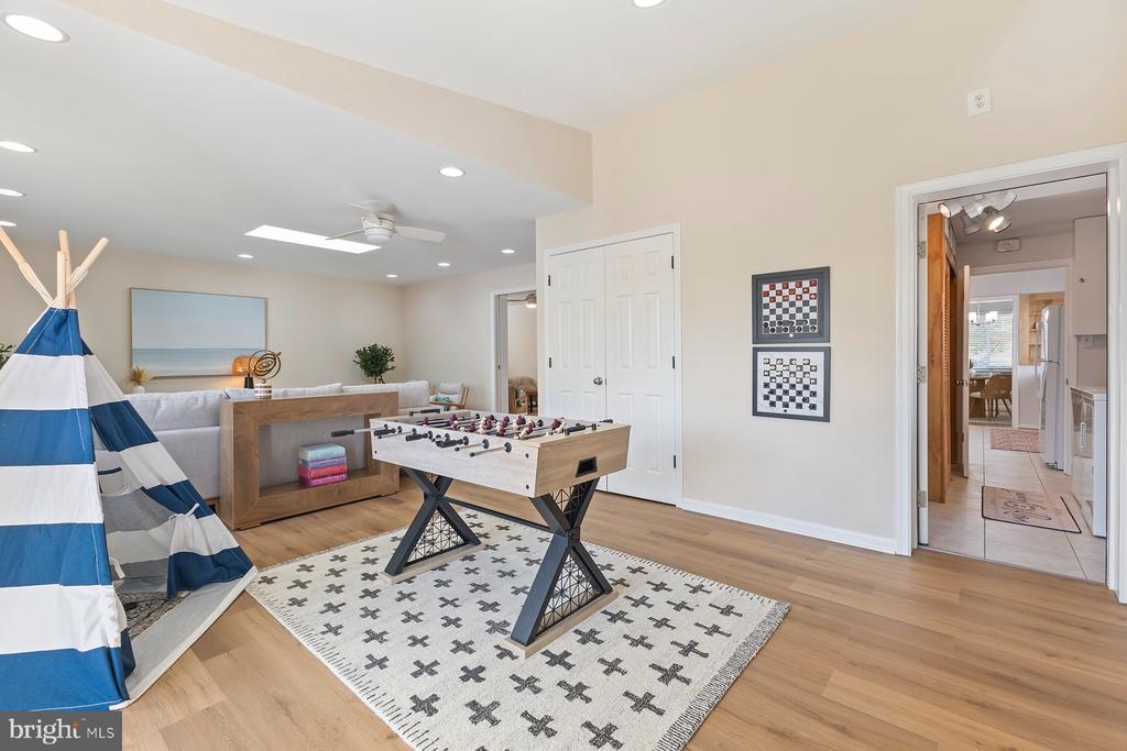 Takoma Park, Maryland, 20912, United States, 2 Bedrooms Bedrooms, ,2 BathroomsBathrooms,Residential,For Sale,1974718