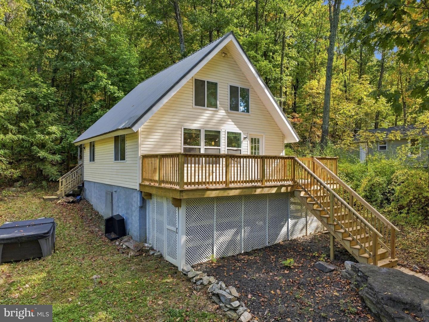 Red Maple Ln, Harpers Ferry, WV 25425