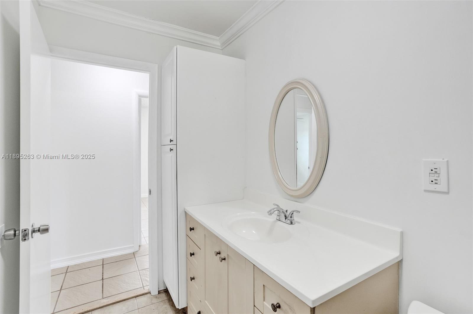 Miami, Florida, 33189, United States, 4 Bedrooms Bedrooms, ,2 BathroomsBathrooms,Residential,For Sale,1965129