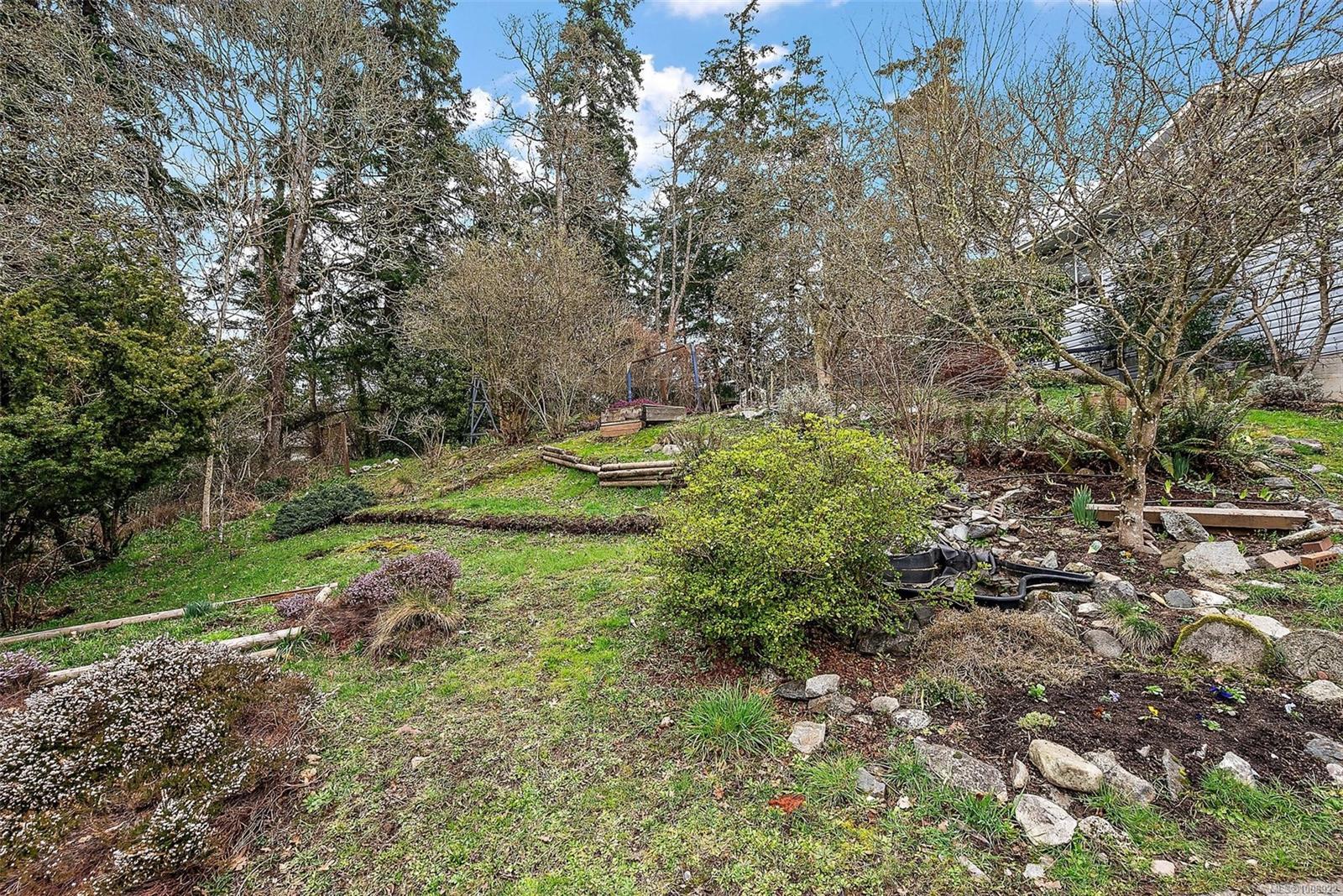 SAANICH, British Columbia, V8Z 3G7, CA, 3 Bedrooms Bedrooms, ,Residential,For Sale,1946868