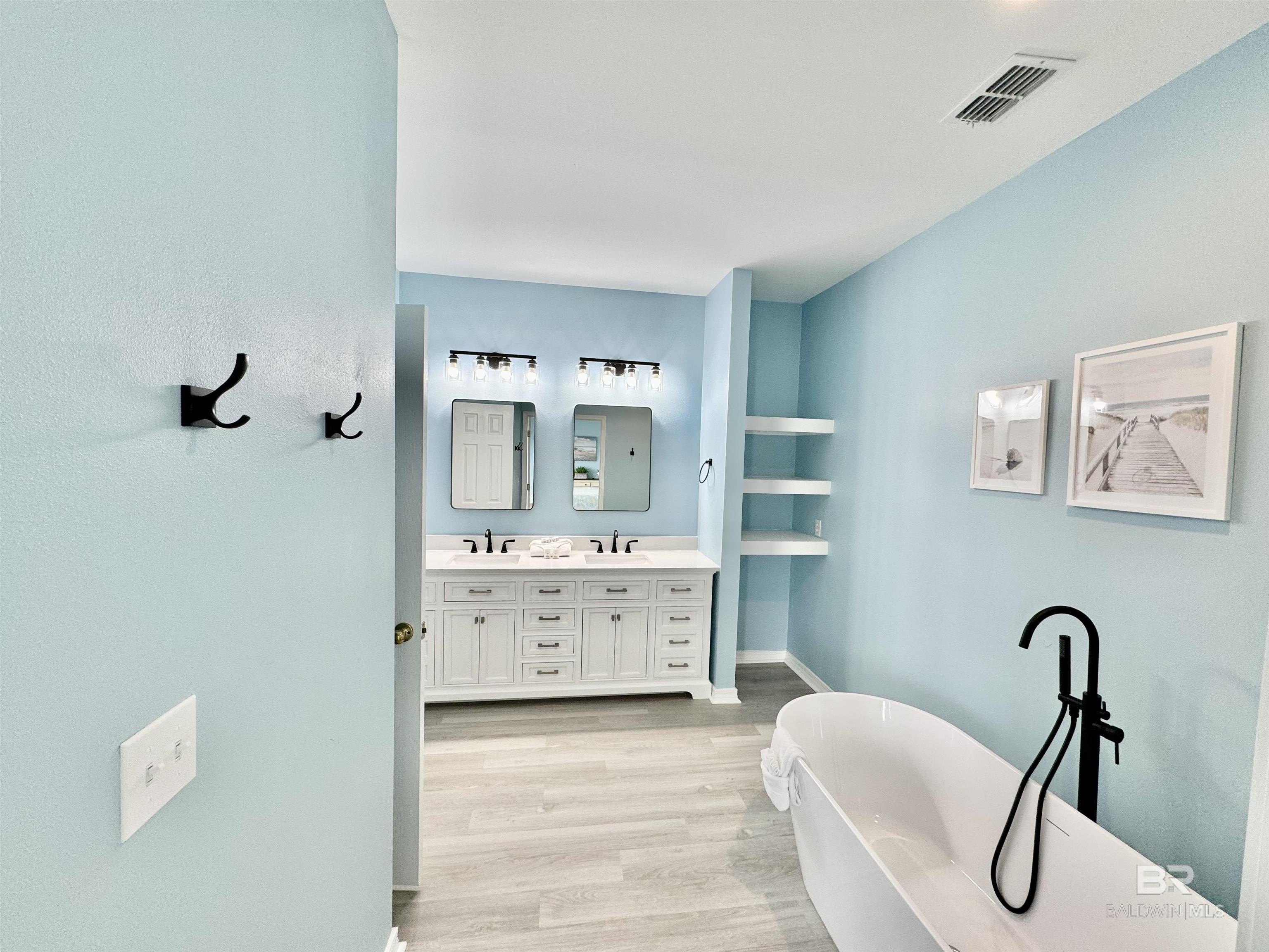 Gulf Shores, Alabama, 36542, United States, 4 Bedrooms Bedrooms, ,3 BathroomsBathrooms,Residential,For Sale,1887165