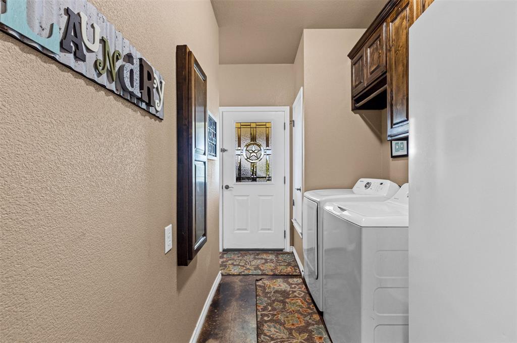 Covington, Texas, 76636, United States, 4 Bedrooms Bedrooms, ,2 BathroomsBathrooms,Residential,For Sale,1847211