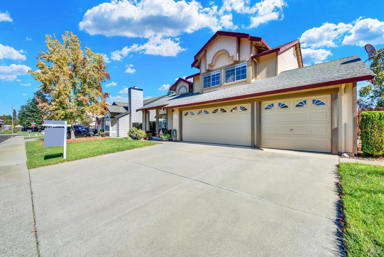 Dixon, California, 95620, United States, 4 Bedrooms Bedrooms, ,3 BathroomsBathrooms,Residential,For Sale,1987907