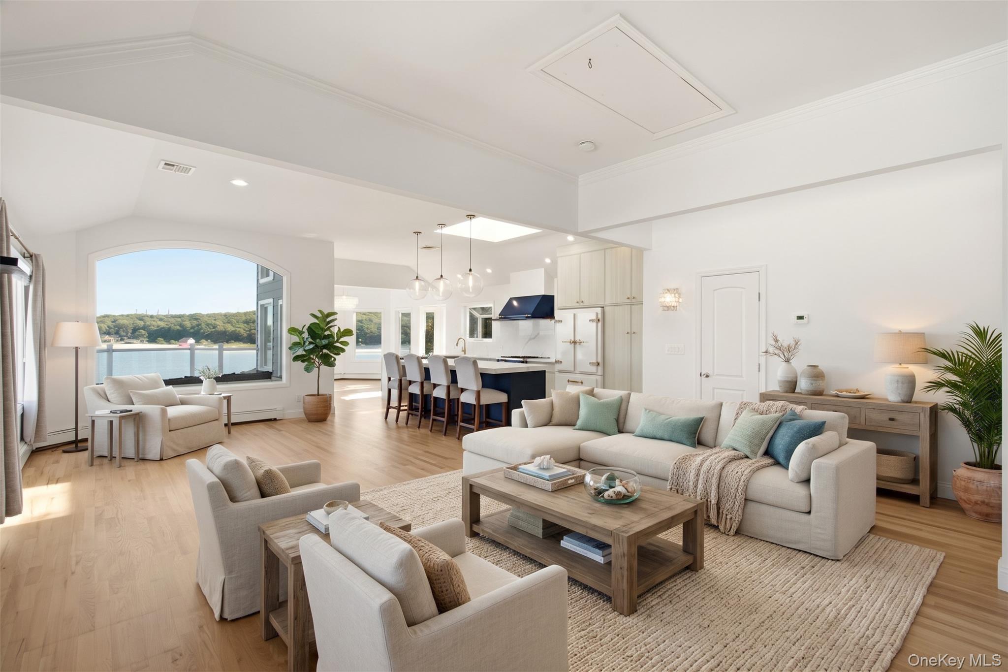  565 Mckinley Terrace, Centerport, NY, 11721 - 物件實景