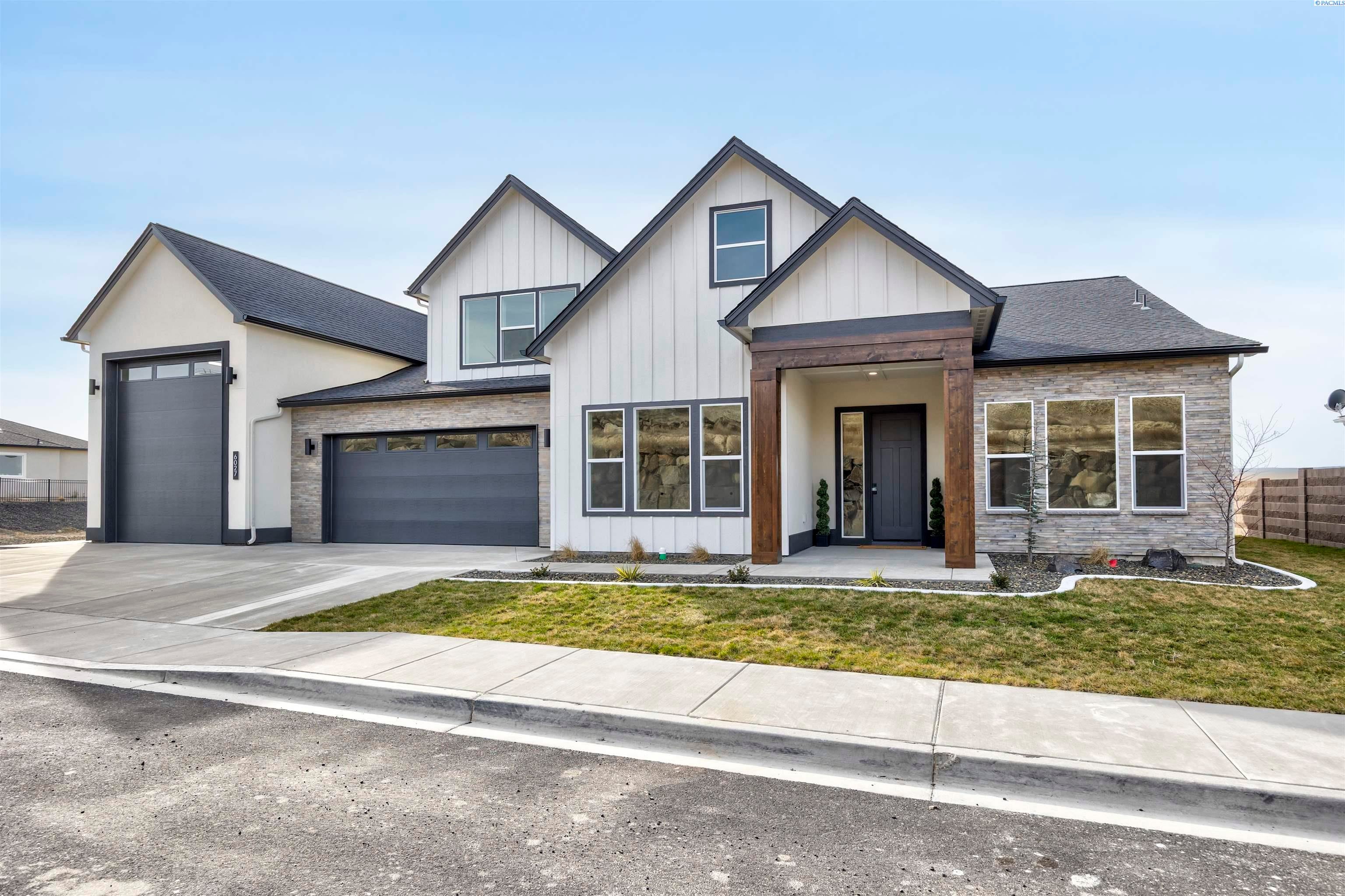 Kennewick, Washington, 99338, United States, 4 Bedrooms Bedrooms, ,4 BathroomsBathrooms,Residential,For Sale,2023232