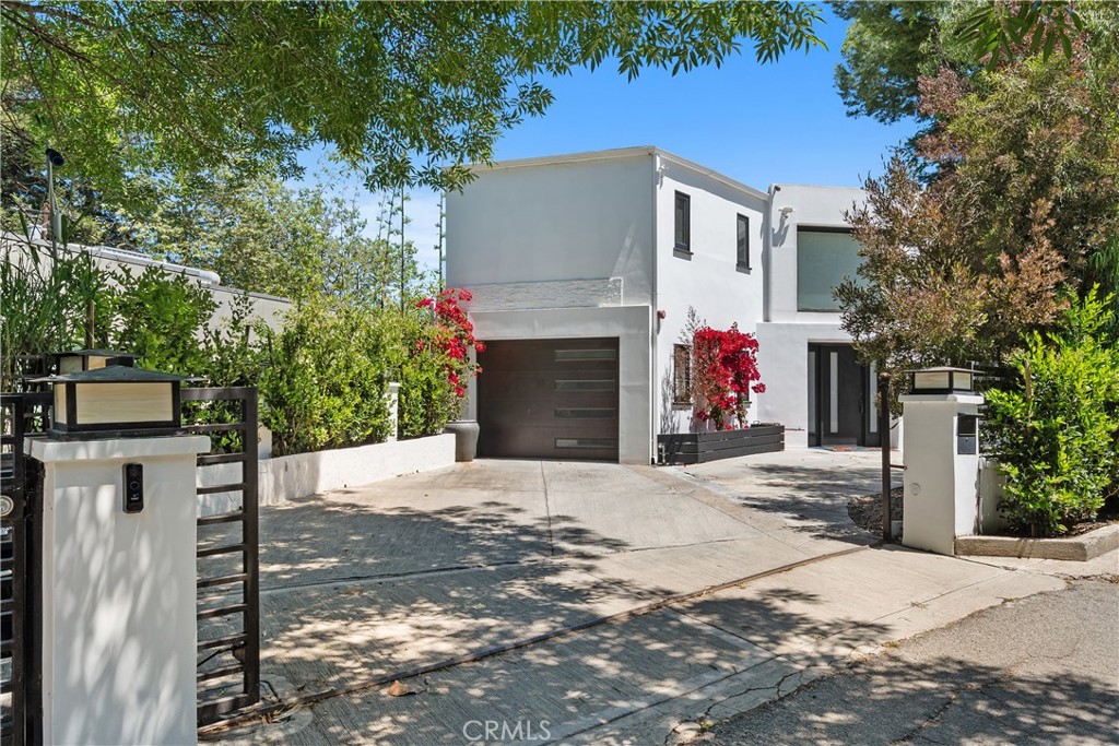 Los Angeles, California, 90046, United States, 3 Bedrooms Bedrooms, ,4 BathroomsBathrooms,Residential,For Sale,1817494