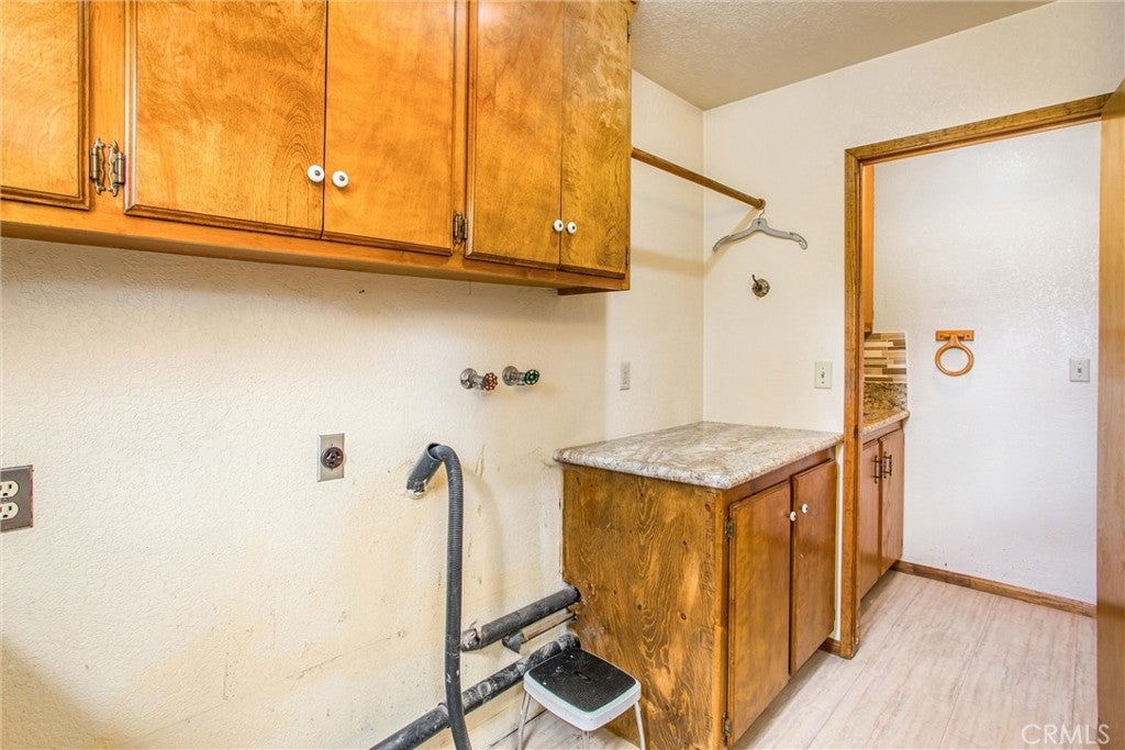 Crestline, California, 92325, United States, 3 Bedrooms Bedrooms, ,4 BathroomsBathrooms,Residential,For Sale,1836283