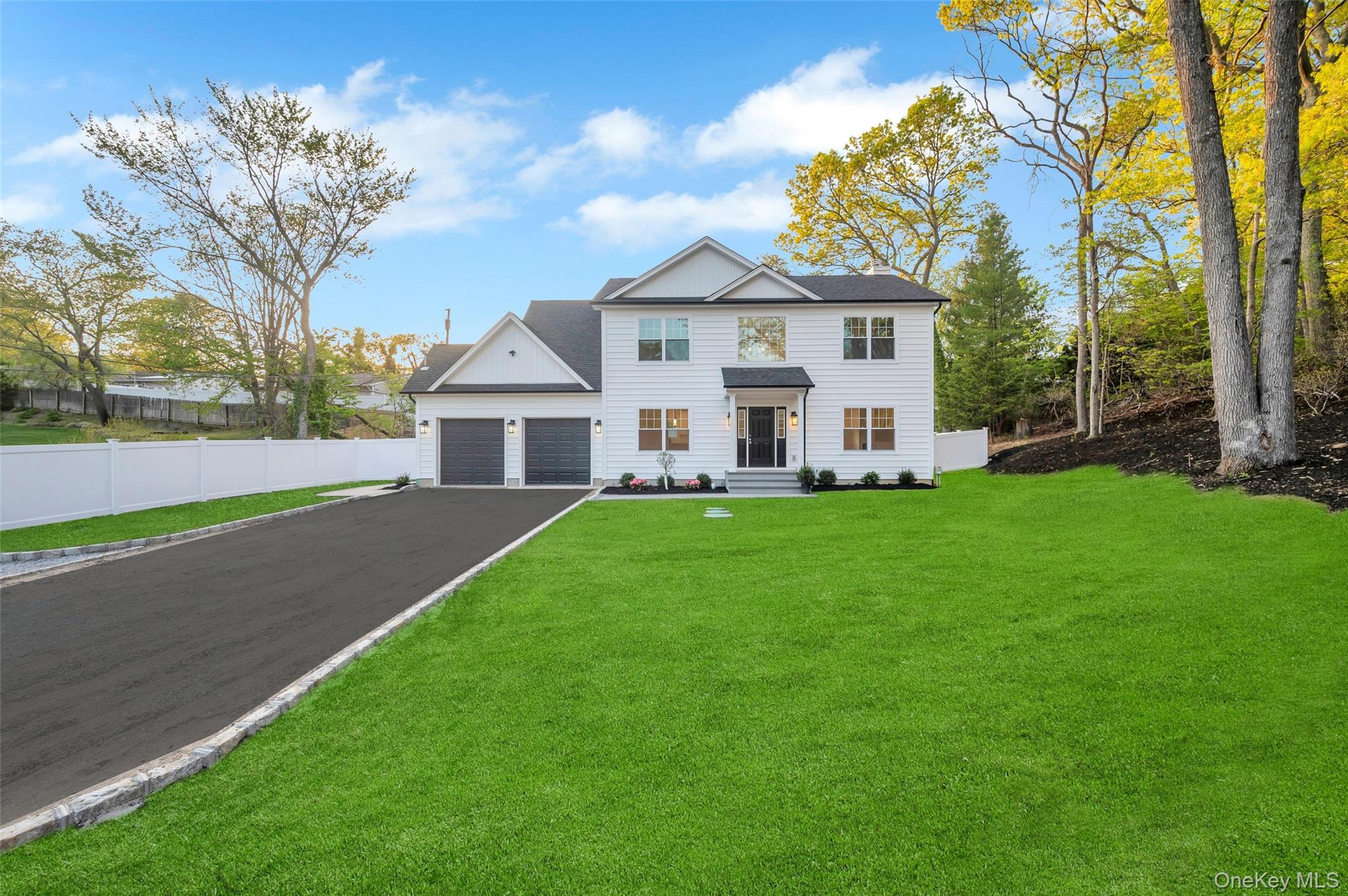Smithtown, New York, 11787, United States, 4 Bedrooms Bedrooms, ,3 BathroomsBathrooms,Residential,For Sale,1934654