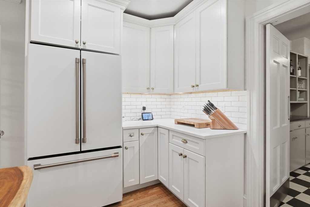 Holyoke, Massachusetts, 01040, United States, 5 Bedrooms Bedrooms, ,4 BathroomsBathrooms,Residential,For Sale,1991316