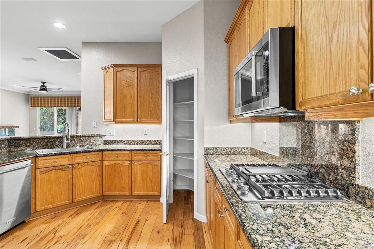 Oakdale, California, 95361, United States, 3 Bedrooms Bedrooms, ,2 BathroomsBathrooms,Residential,For Sale,2005405