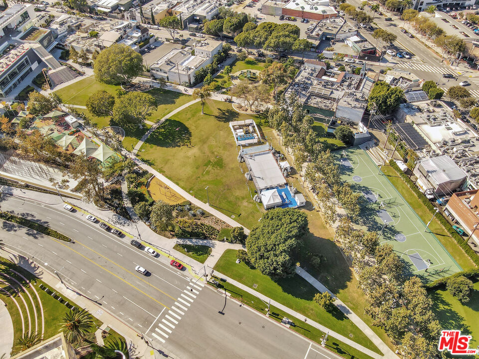 West Hollywood, California, 90069, United States, 3 Bedrooms Bedrooms, ,3 BathroomsBathrooms,Residential,For Sale,1999893