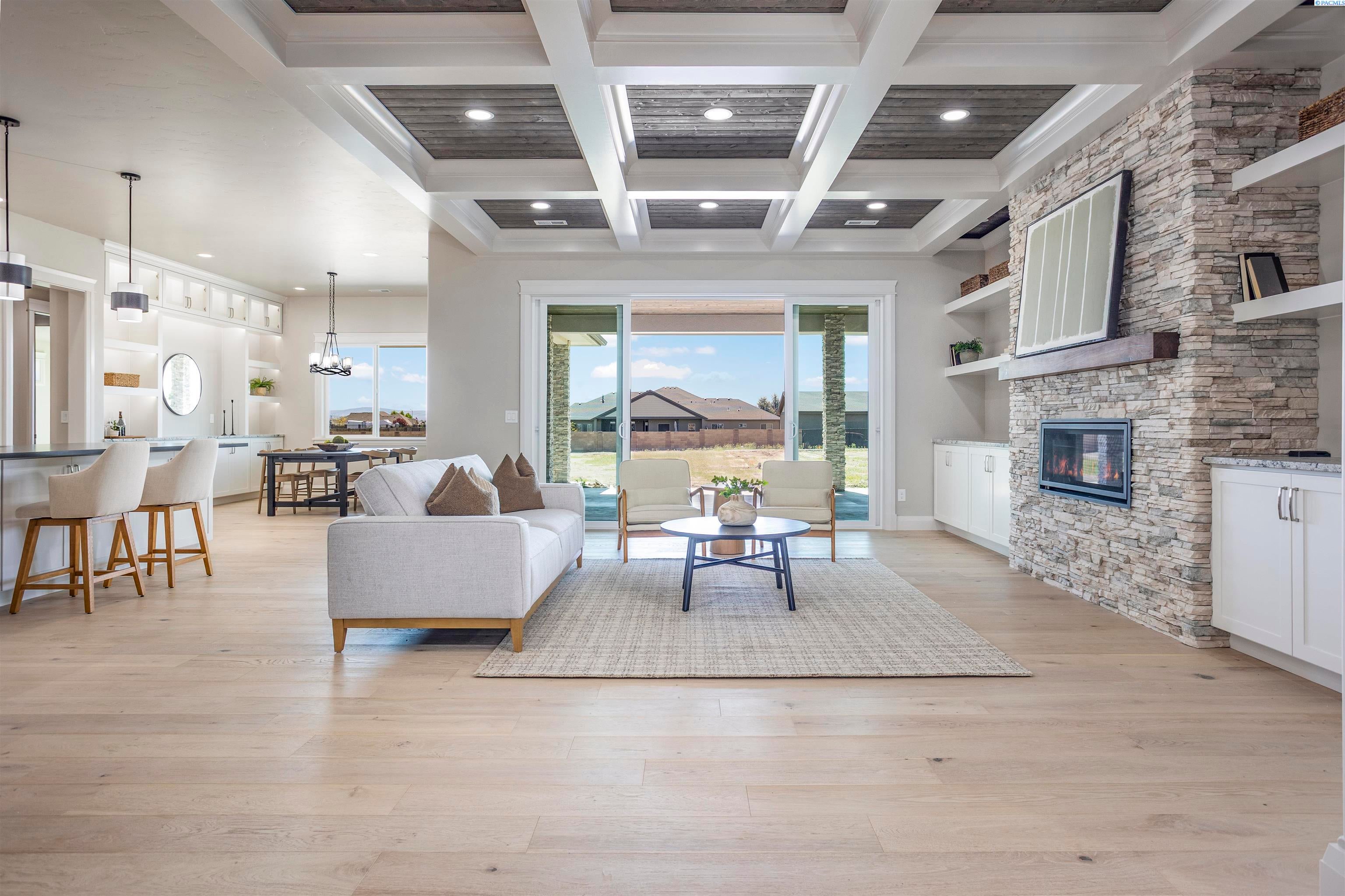 Pasco, Washington, 99301, United States, 4 Bedrooms Bedrooms, ,4 BathroomsBathrooms,Residential,For Sale,1979457