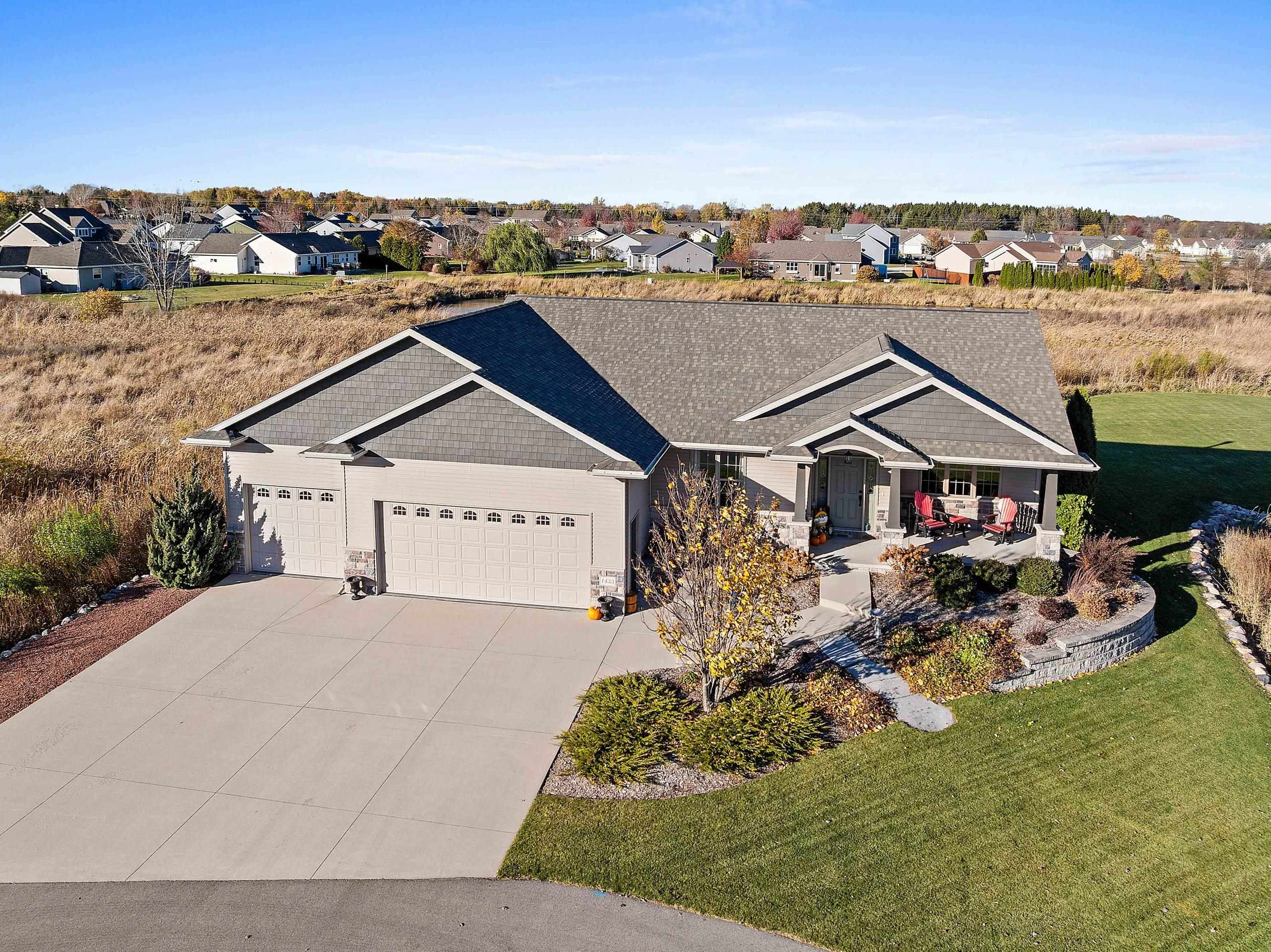 NEENAH, Wisconsin, 54956, United States, 3 Bedrooms Bedrooms, ,3 BathroomsBathrooms,Residential,For Sale,1986561