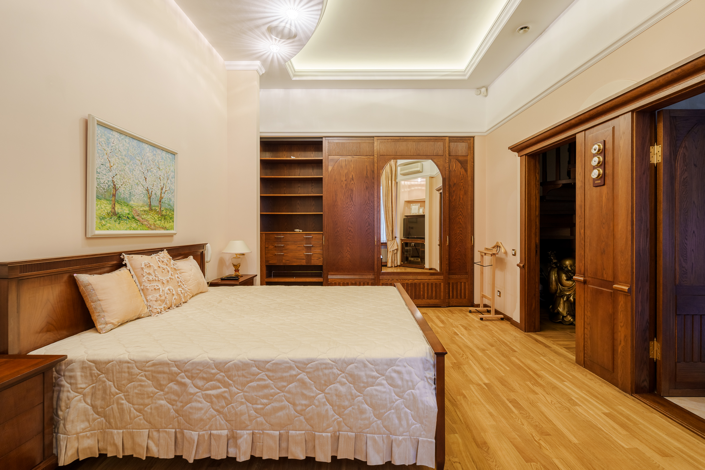  An elegant and spacious apartment in the Quiet Center - 物件實景