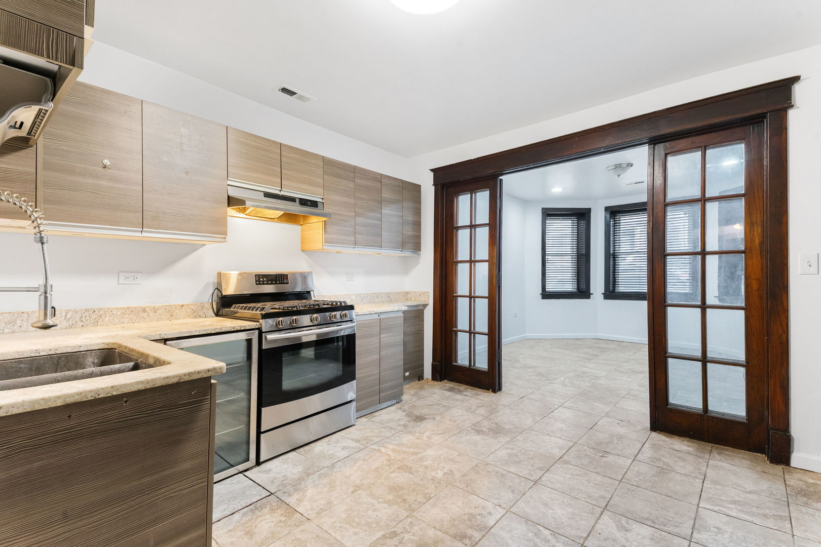 Chicago, Illinois, 60623, United States, 10 Bedrooms Bedrooms, ,Residential,For Sale,1997118