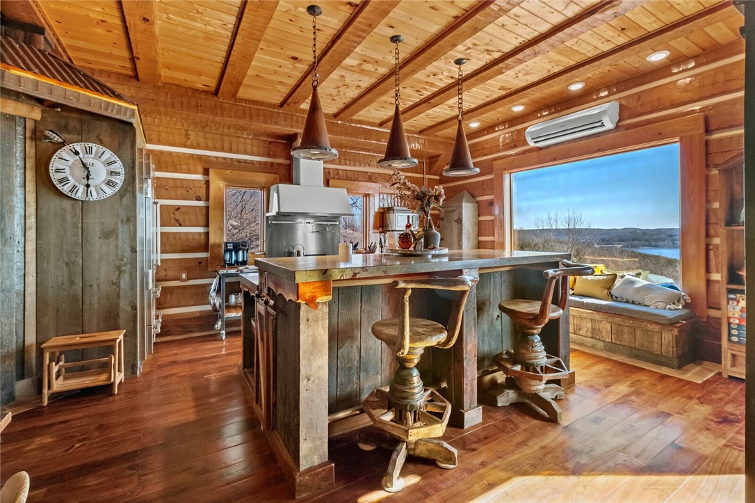 Eureka Springs, Arkansas, 72631, United States, ,Residential,For Sale,1837685