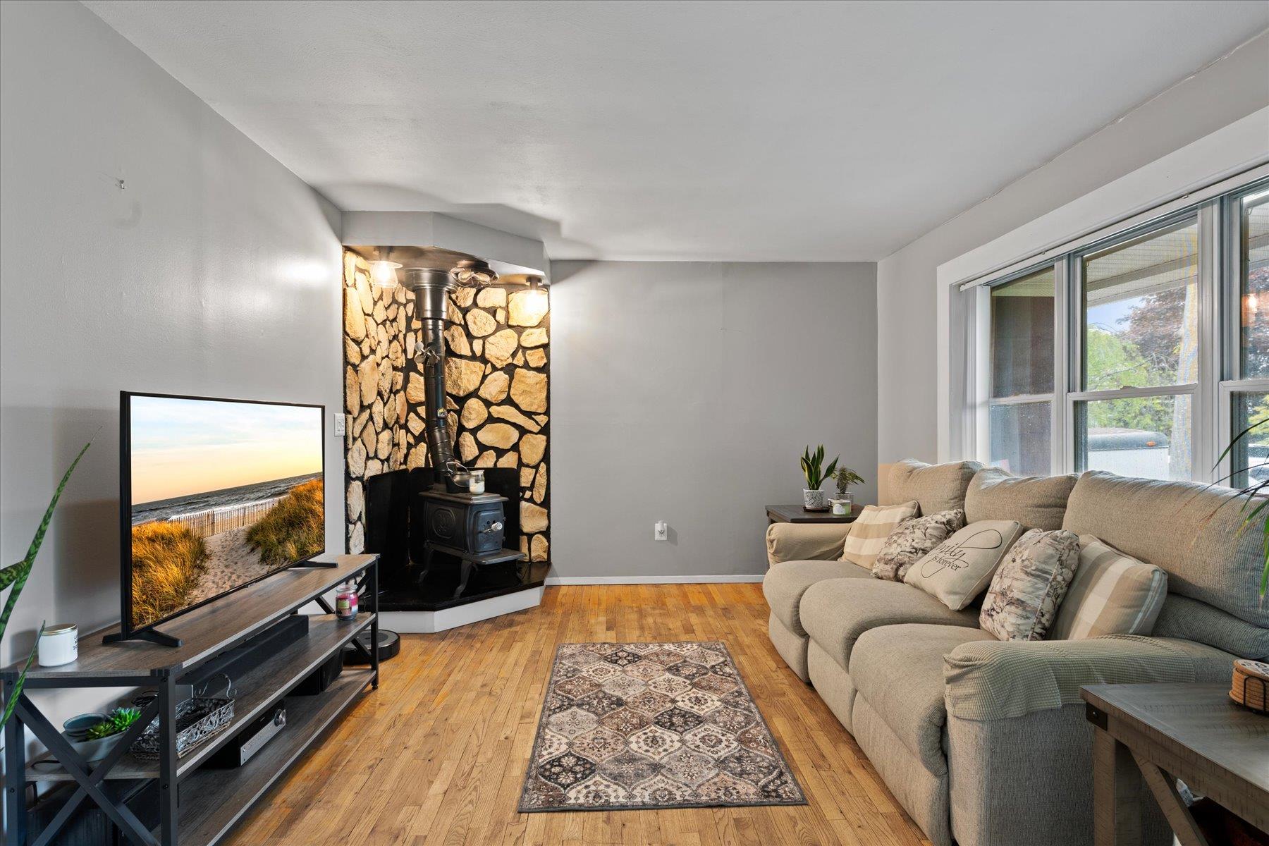 East Moriches, New York, 11940, United States, 3 Bedrooms Bedrooms, ,1 BathroomBathrooms,Residential,For Sale,1837952