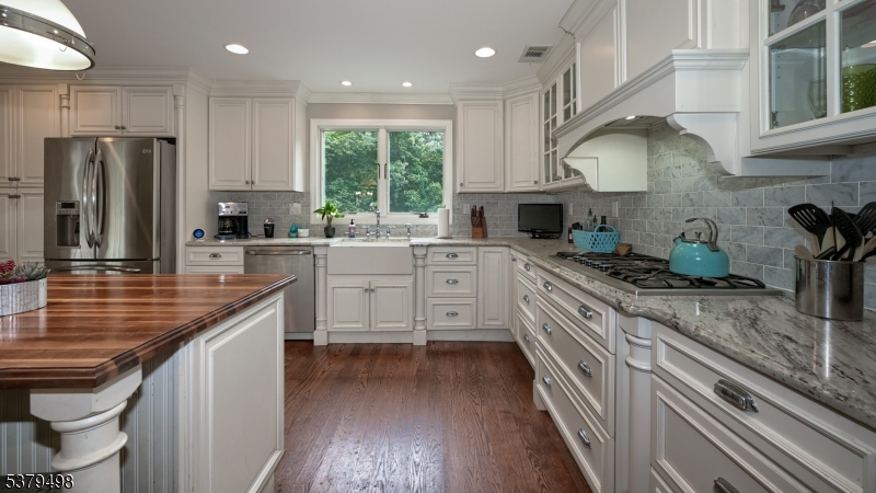 Kinnelon Boro, New Jersey, 07405, United States, 4 Bedrooms Bedrooms, ,5 BathroomsBathrooms,Residential,For Sale,1932382