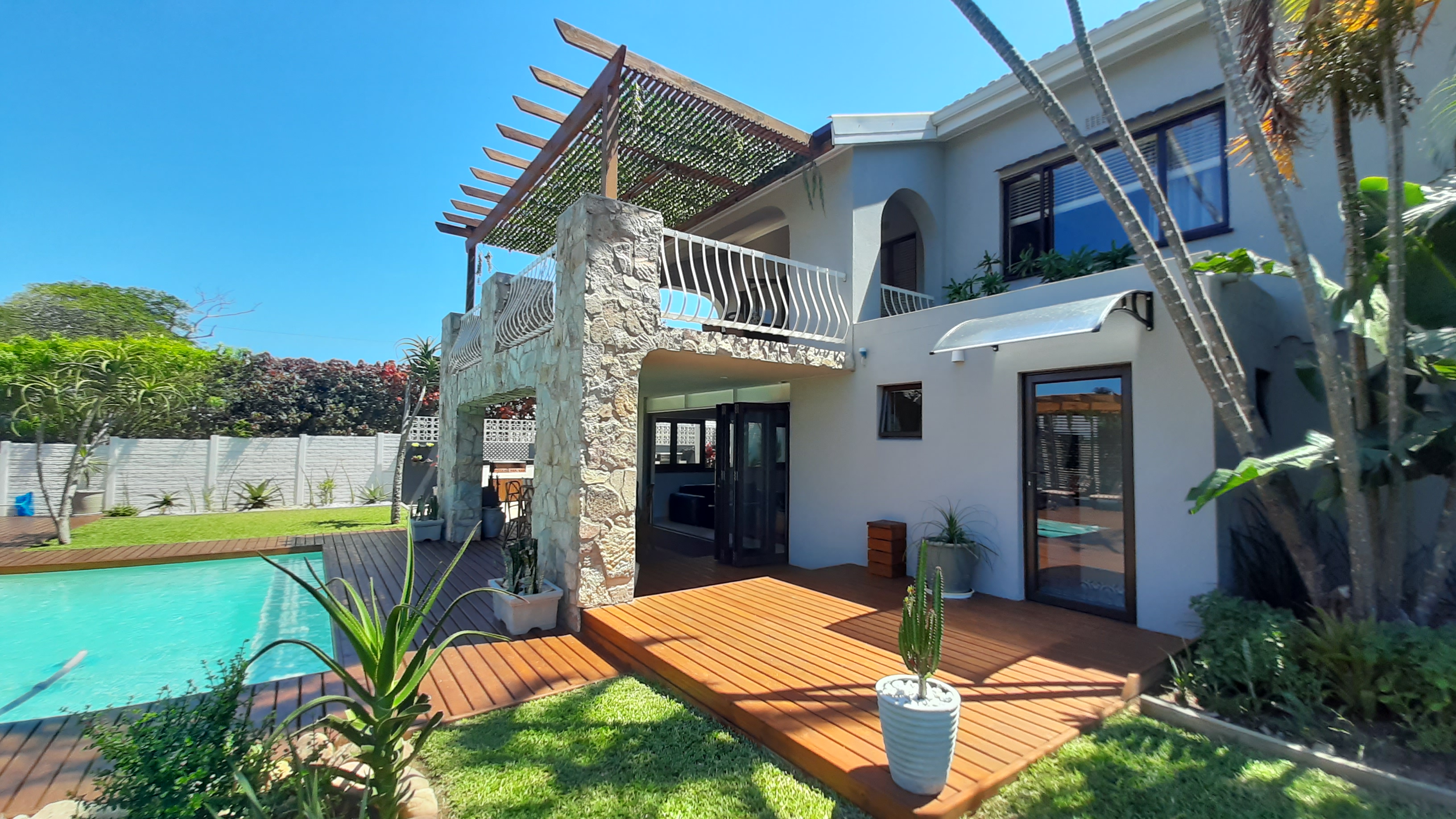  Fully Renovated Coastal Residence with Guest Flatlet and Sea Views in Salt Rock - 物件實景