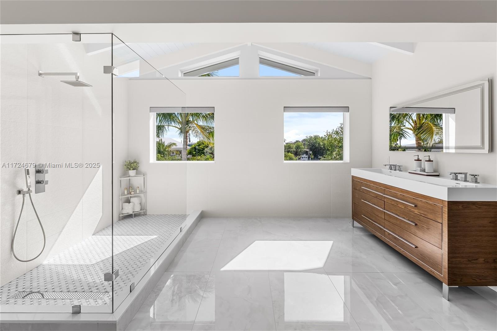 Islamorada, Florida, 33036, United States, 6 Bedrooms Bedrooms, ,4 BathroomsBathrooms,Residential,For Sale,1932543