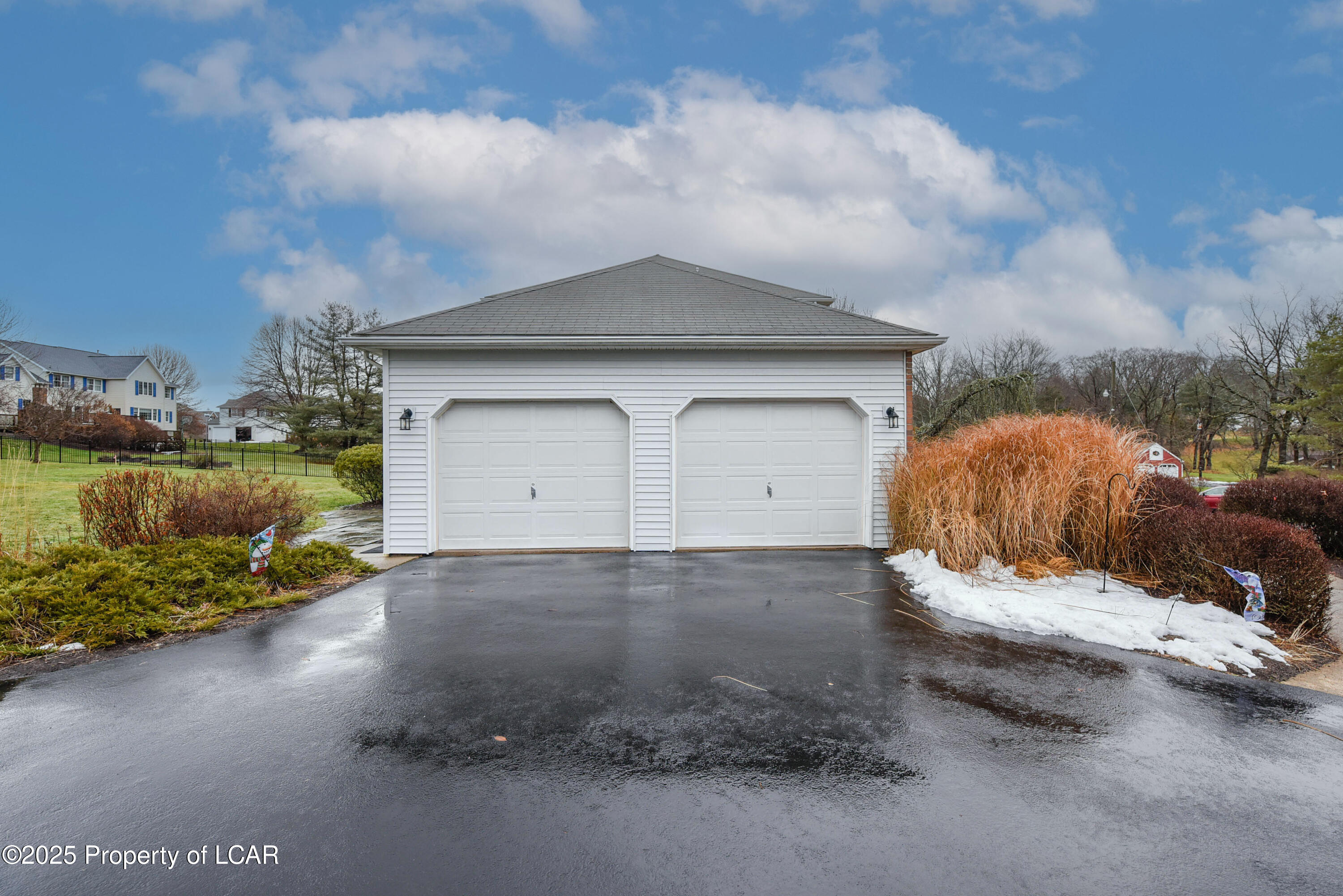 Dallas, Pennsylvania, 18612, United States, 4 Bedrooms Bedrooms, ,3 BathroomsBathrooms,Residential,For Sale,2005553