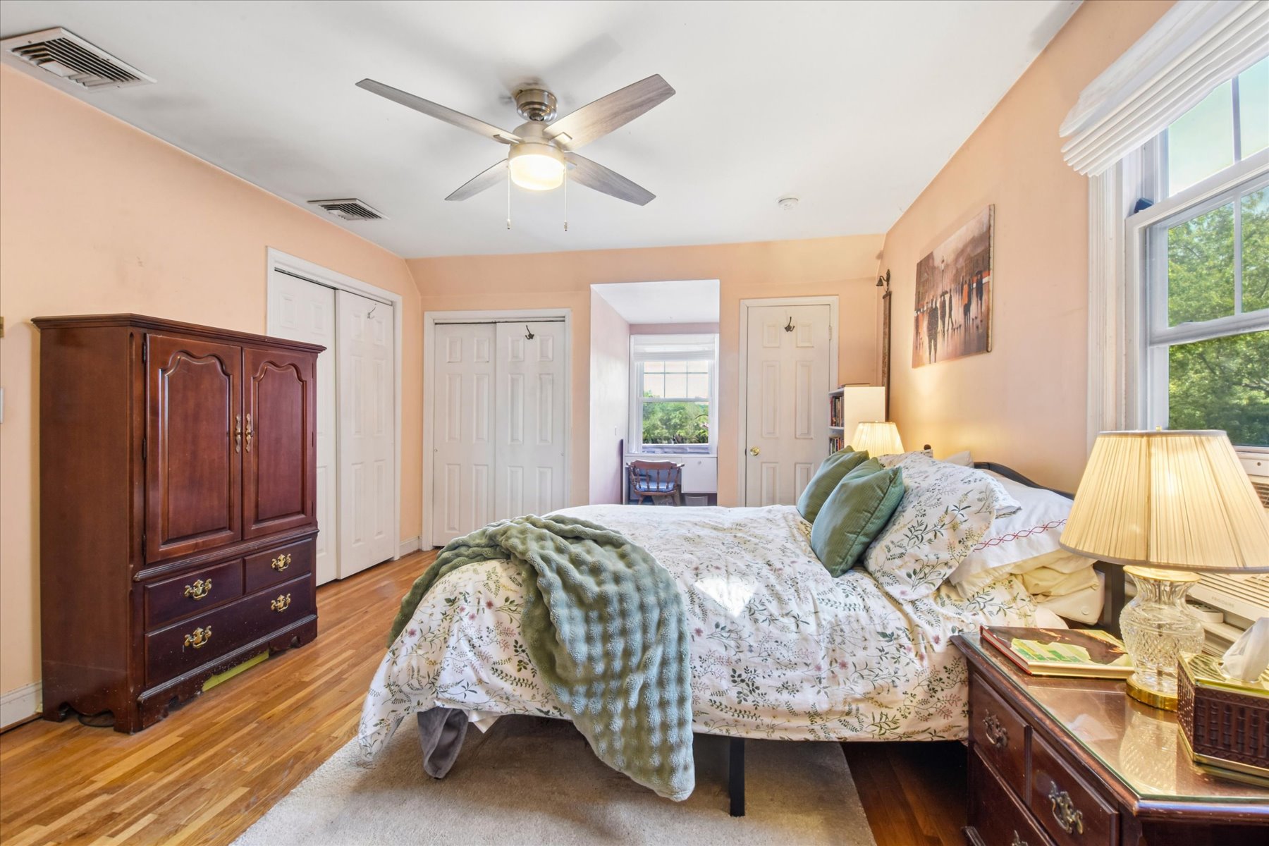  Opportunity Awaits to Reimagine Renovate and Make this Cape Cod Home Your Own - 物件實景