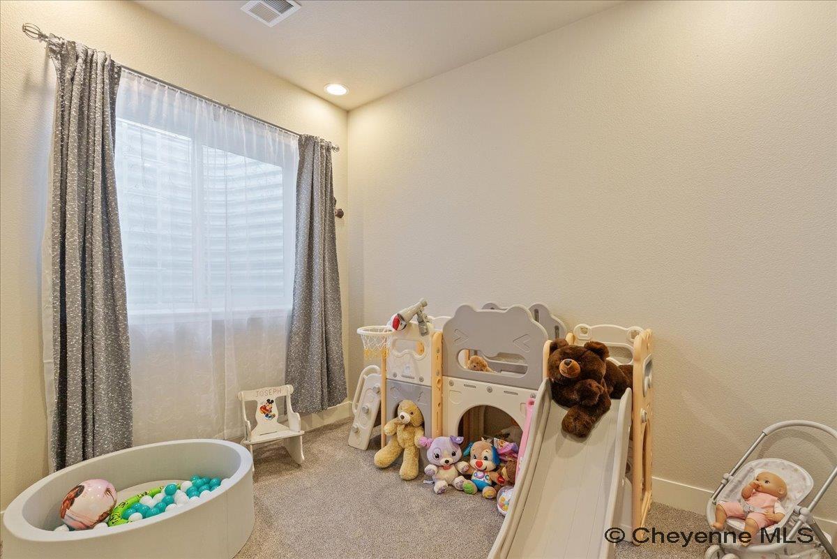 Cheyenne, Wyoming, 82009, United States, 5 Bedrooms Bedrooms, ,3 BathroomsBathrooms,Residential,For Sale,1993587