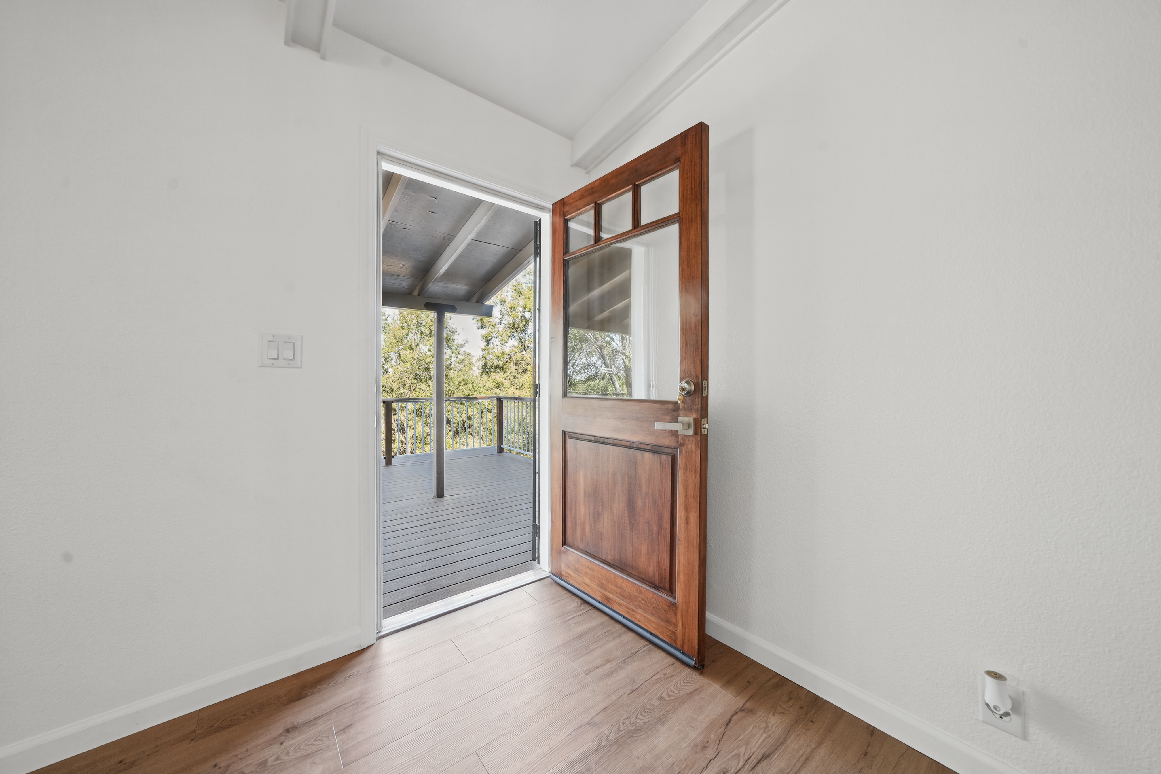  Single Story Living with Views + Privacy - 物件實景