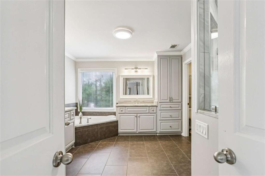 Cumming, Georgia, 30040, United States, 5 Bedrooms Bedrooms, ,4 BathroomsBathrooms,Residential,For Sale,2001245