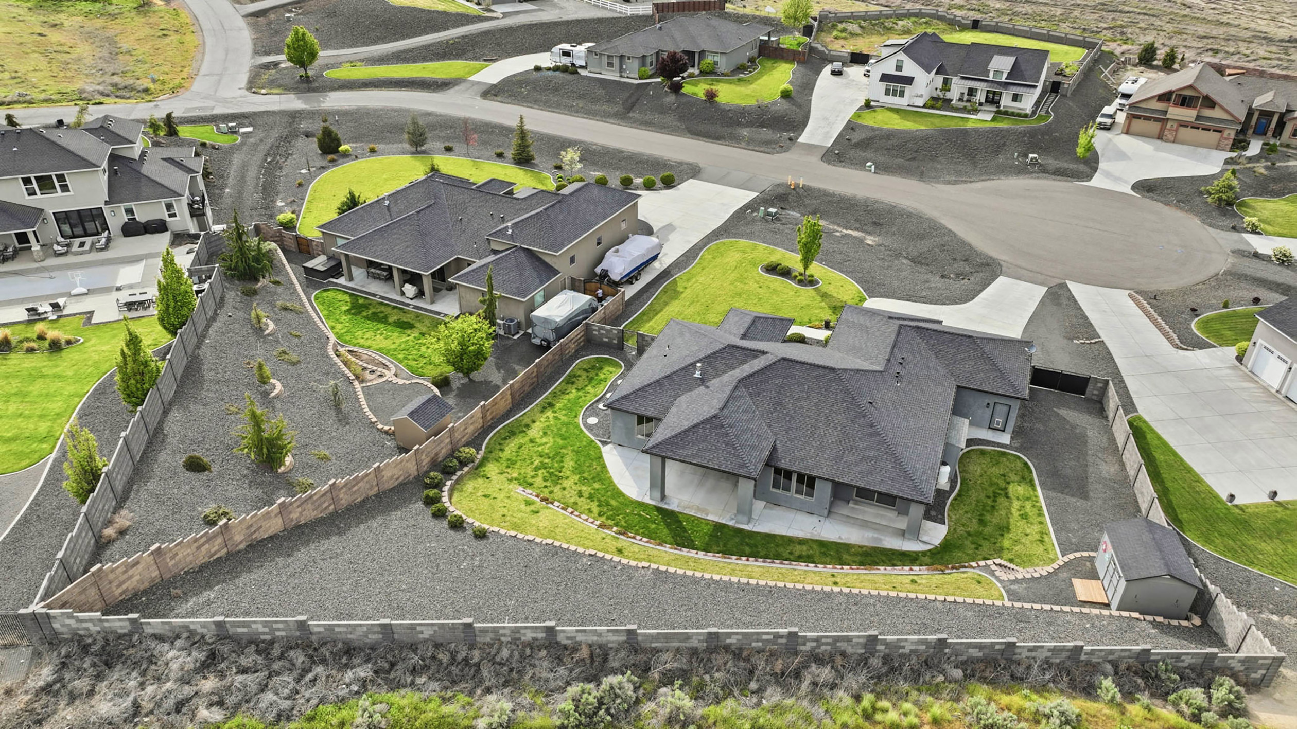  4 car garage in cul-de-sac Upgrades, single level - 物件實景
