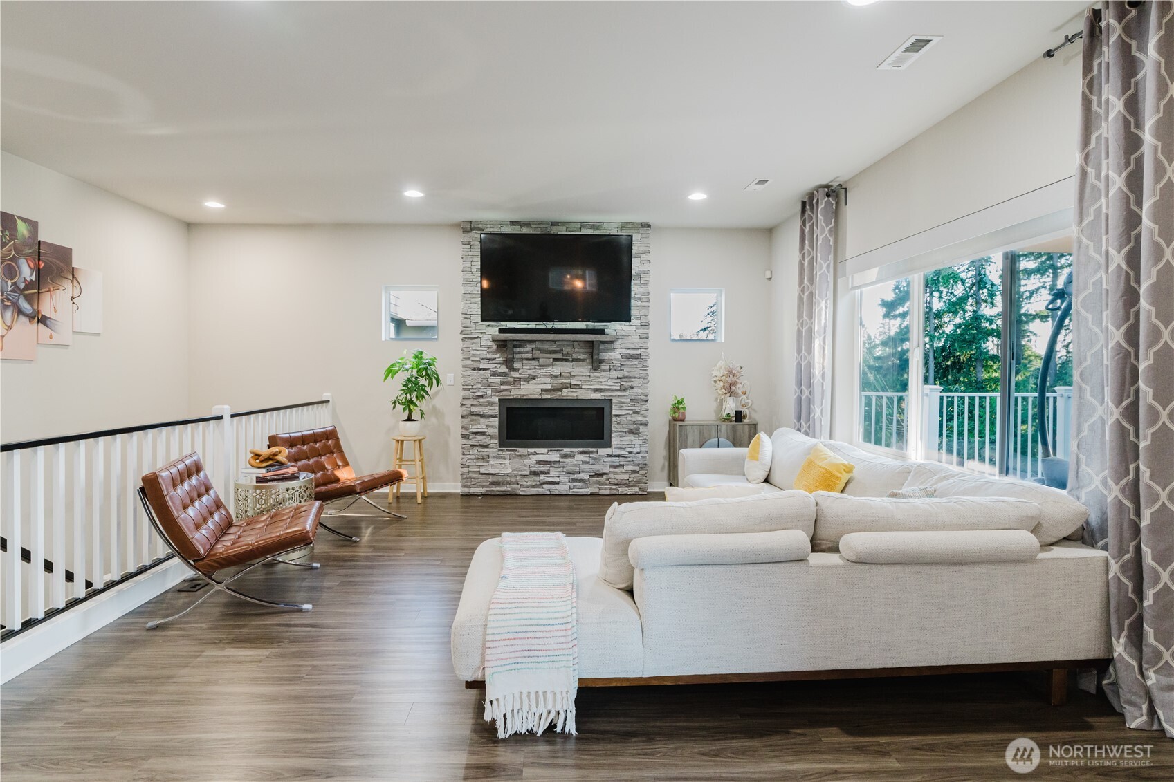 Bothell, Washington, 98021, United States, 5 Bedrooms Bedrooms, ,3 BathroomsBathrooms,Residential,For Sale,1900701