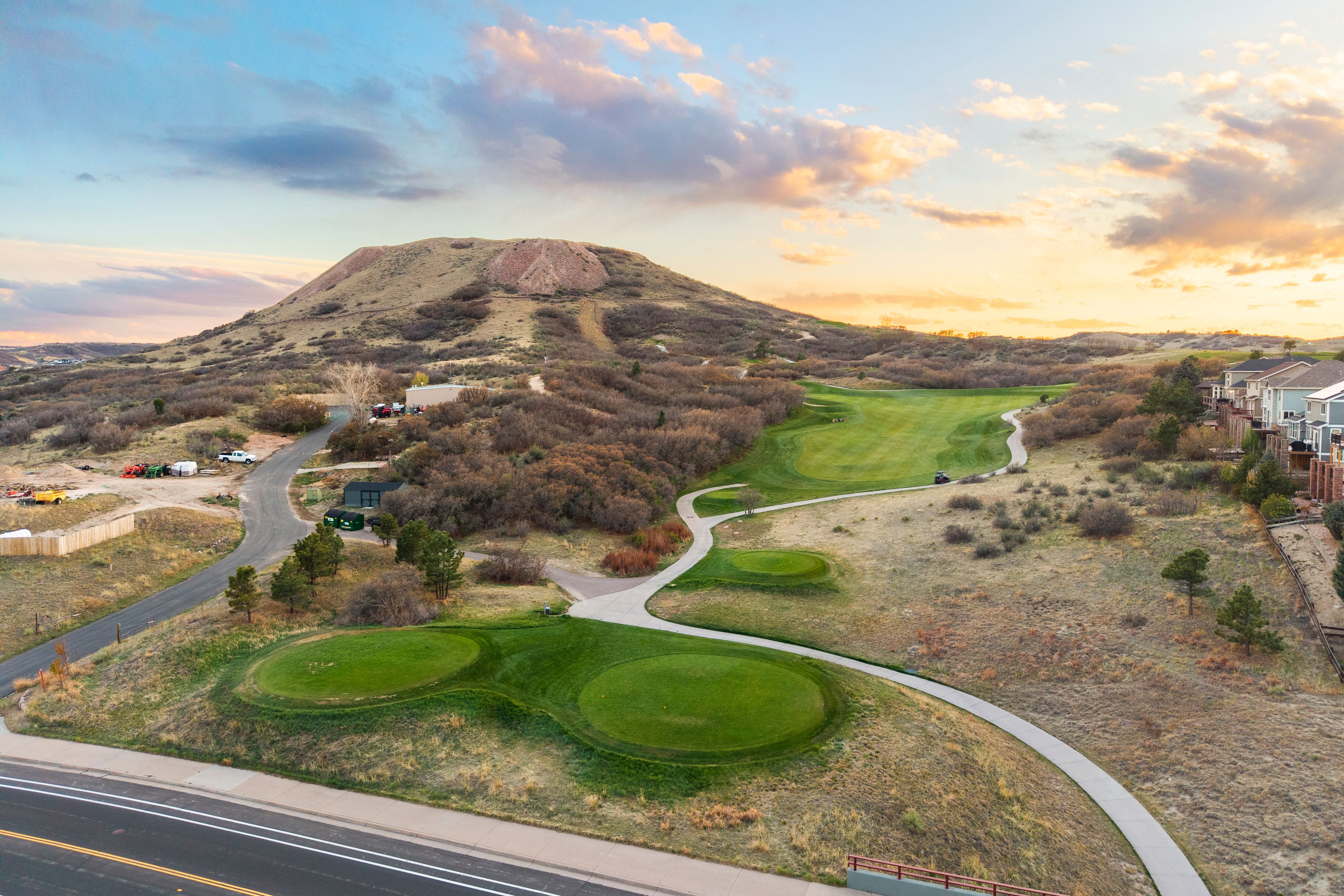  Situated on a desirable corner lot in the sought-after Red Hawk community - 物件實景