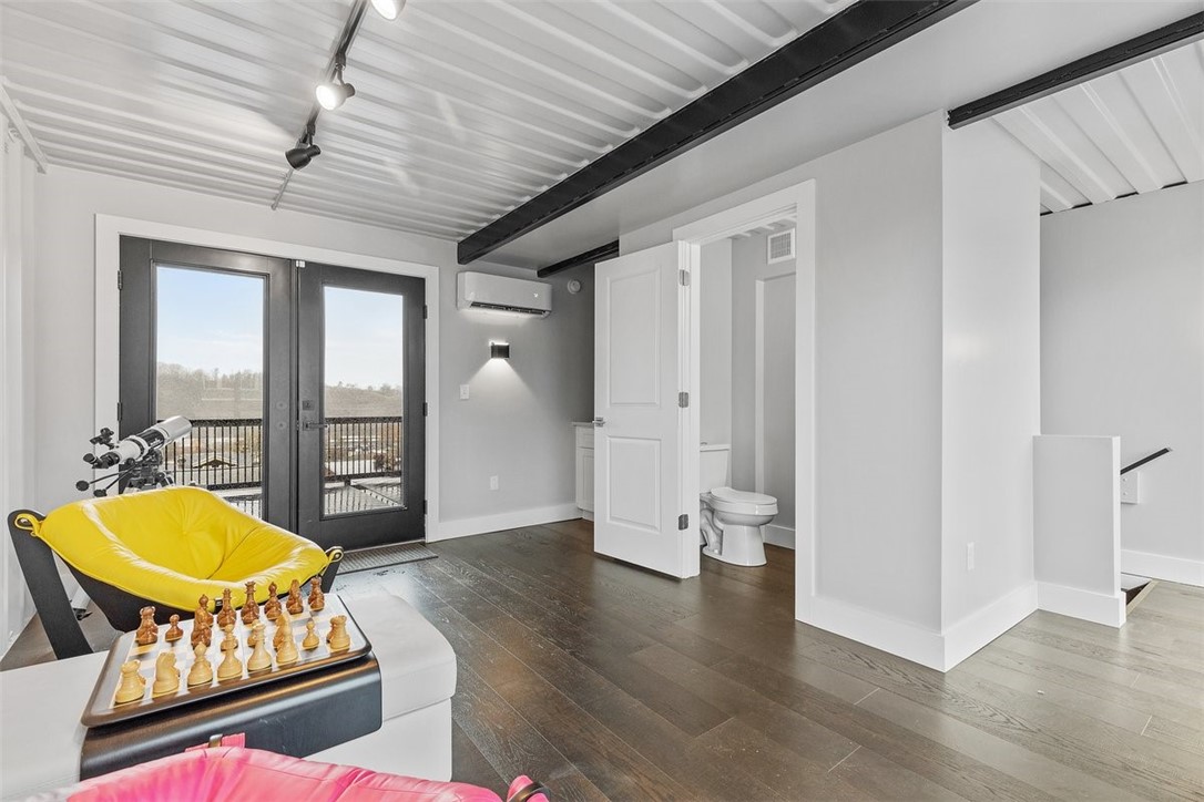 Lawrenceville, Pennsylvania, 15201, United States, 2 Bedrooms Bedrooms, ,4 BathroomsBathrooms,Residential,For Sale,1751252