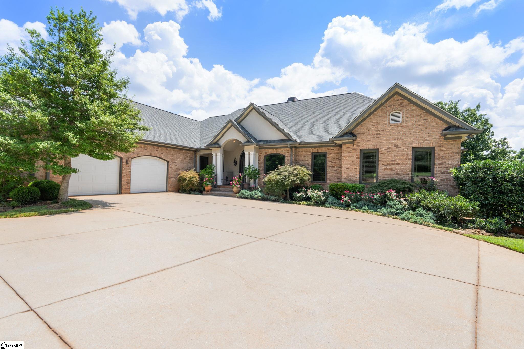 Simpsonville, South Carolina, 29681, United States, 4 Bedrooms Bedrooms, ,4 BathroomsBathrooms,Residential,For Sale,1901153