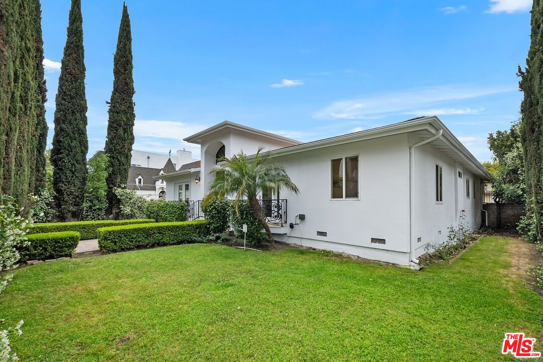 Los Angeles, California, 90048, United States, 4 Bedrooms Bedrooms, ,4 BathroomsBathrooms,Residential,For Sale,1912253
