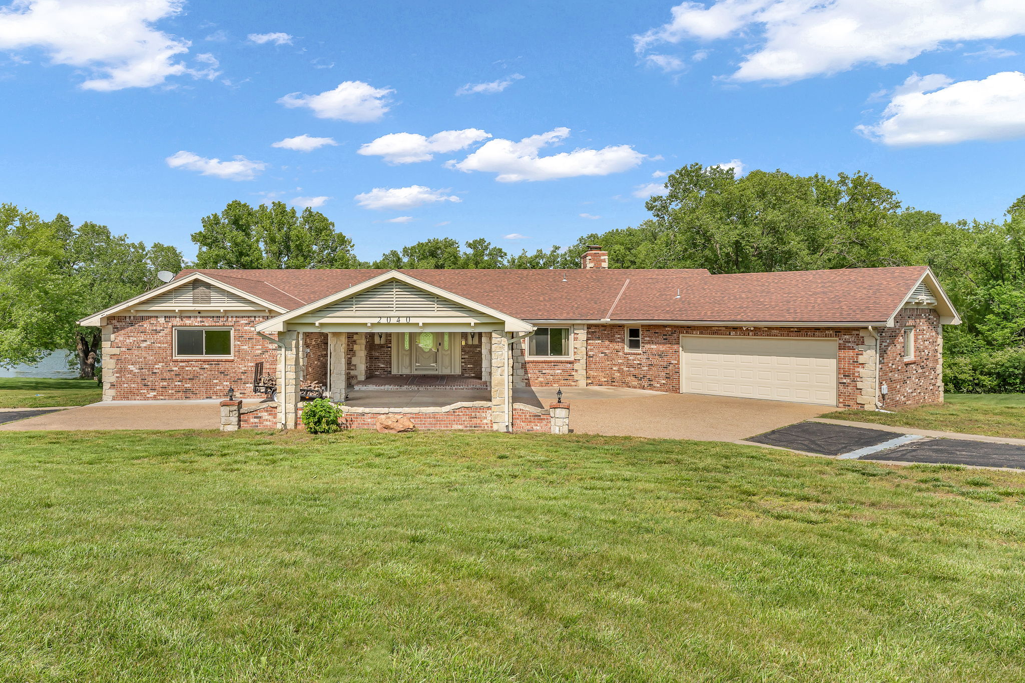 Topeka, Kansas, 66615, United States, 4 Bedrooms Bedrooms, ,8 BathroomsBathrooms,Residential,For Sale,1848877